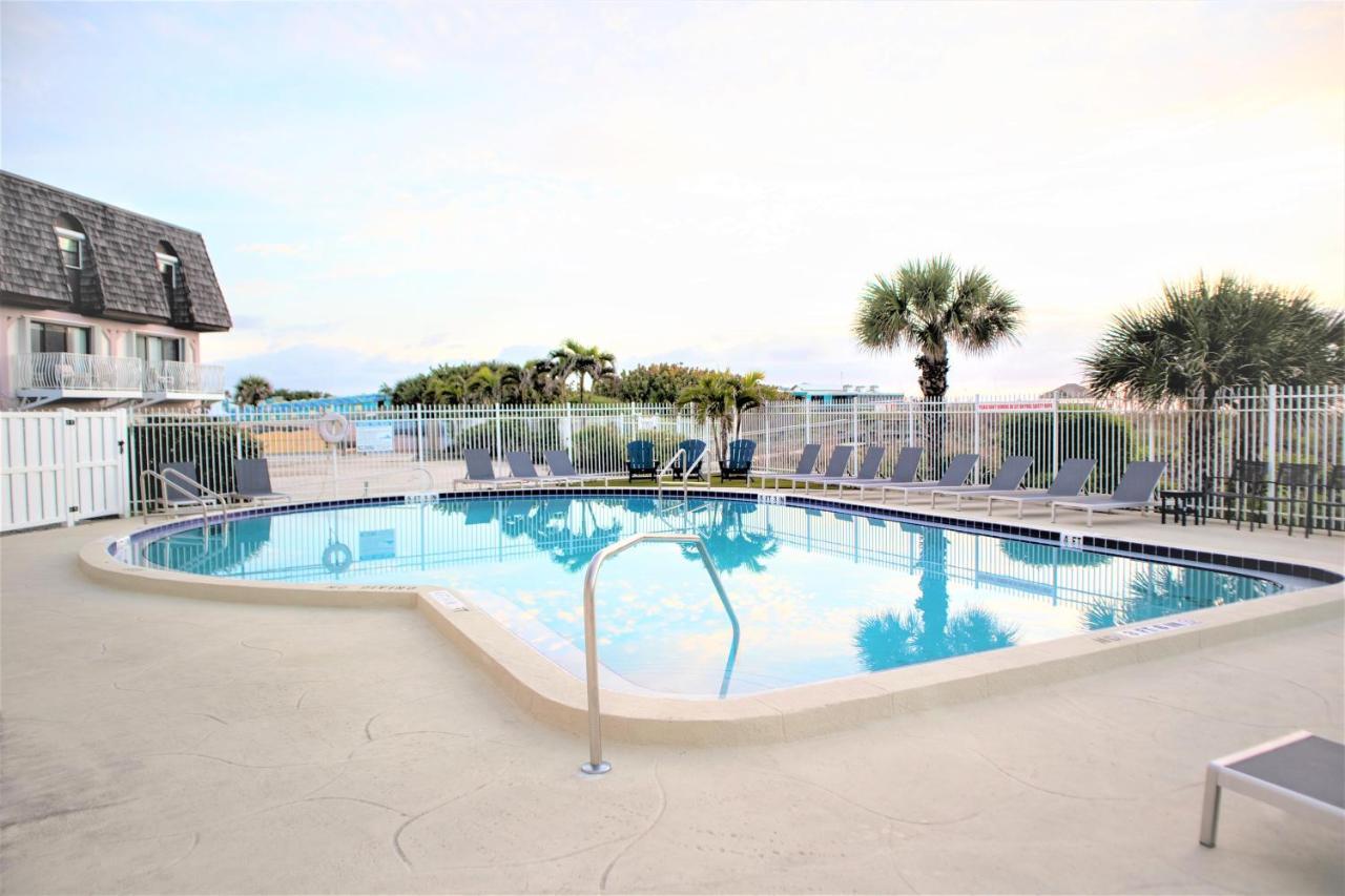 Chateau By The Sea Cocoa Beach Bagian luar foto